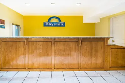 Photo 4 - Days Inn by Wyndham McAllen