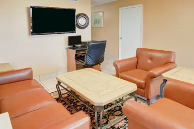 Photo 4 - Super 8 by Wyndham Decatur Texas