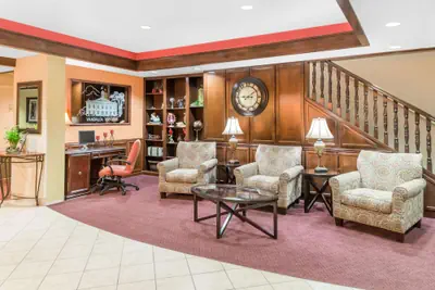 Photo 2 - Ramada by Wyndham Vandalia