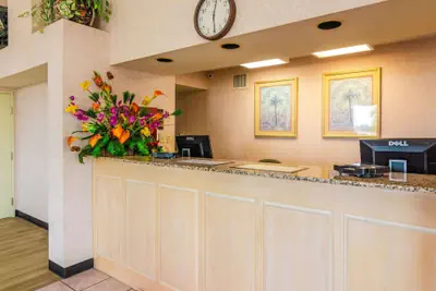 Photo 3 - Econo Lodge Inn & Suites Gulfport Airport