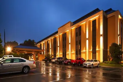Photo 2 - Days Inn by Wyndham Englewood Dayton Airport