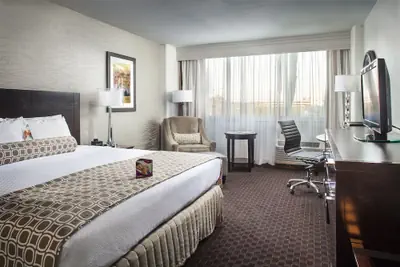 Photo 4 - Crowne Plaza Phoenix Airport - PHX by IHG