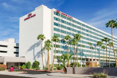 Photo 2 - Crowne Plaza Phoenix Airport - PHX by IHG