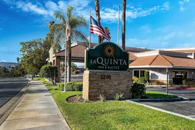 Photo 2 - La Quinta Inn & Suites by Wyndham Pomona