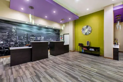 Photo 5 - La Quinta Inn & Suites by Wyndham Pomona
