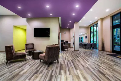 Photo 3 - La Quinta Inn & Suites by Wyndham Pomona