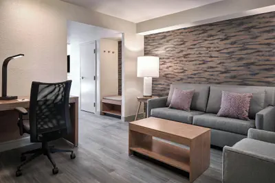 Photo 2 - Sheraton Richmond Airport Hotel