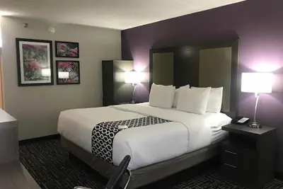 Photo 5 - La Quinta Inn by Wyndham Davenport & Conference Center
