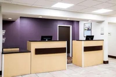 Photo 4 - La Quinta Inn by Wyndham Davenport & Conference Center