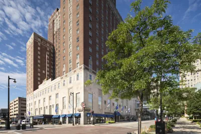Photo 2 - Hilton Milwaukee