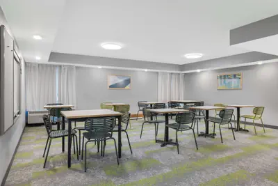 Photo 4 - Spark by Hilton Colorado Springs I 25 Central