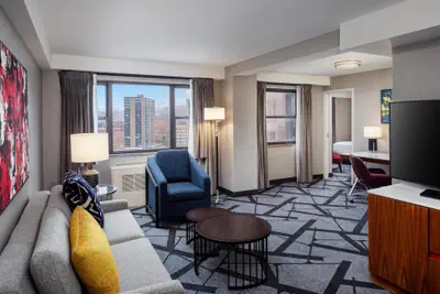 Photo 2 - DoubleTree by Hilton Hotel & Suites Pittsburgh Downtown