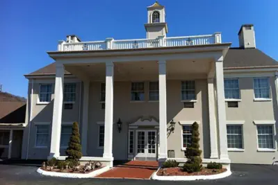 Photo 3 - New Haven Inn