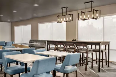 Photo 4 - La Quinta Inn & Suites by Wyndham San Bernardino