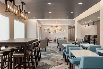 Photo 5 - La Quinta Inn & Suites by Wyndham San Bernardino