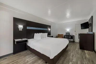 Photo 2 - Quality Inn Charlotte Airport