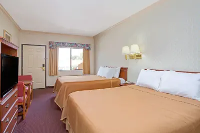 Photo 3 - Travelodge by Wyndham Lynwood
