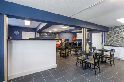 Photo 3 - Travelodge by Wyndham Savannah Area/Richmond Hill