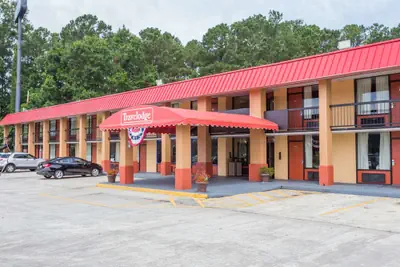Photo 2 - Travelodge by Wyndham Savannah Area/Richmond Hill