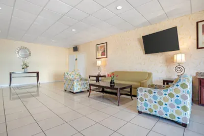 Photo 3 - Quality Inn & Suites near Lake Eufaula