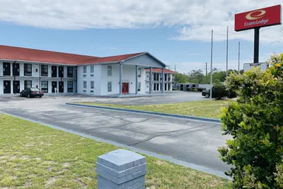 Photo 2 - Econo Lodge Crystal Coast