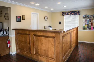 Photo 4 - Econo Lodge Crystal Coast