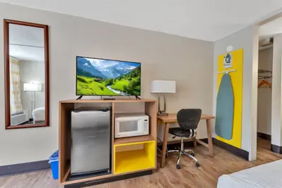 Photo 5 - Bristol Parkway Inn