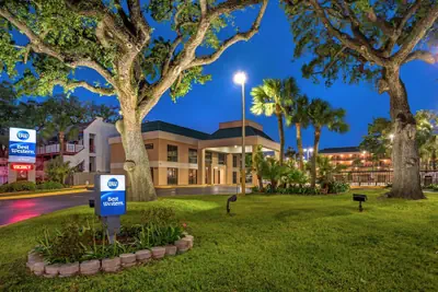 Photo 2 - Best Western Oak Manor