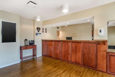Photo 4 - Best Western Oak Manor