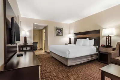 Photo 2 - Best Western Oak Manor