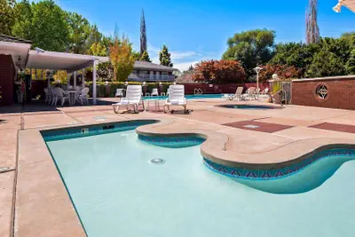 Photo 2 - Baugh Motel, SureStay Collection by Best Western