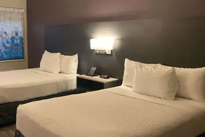 Photo 4 - La Quinta Inn by Wyndham Bakersfield South