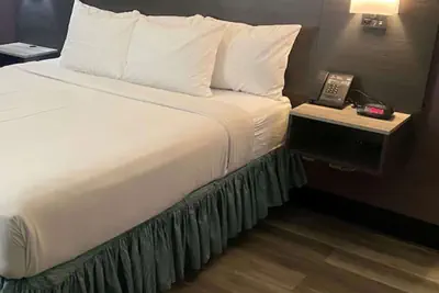 Photo 5 - La Quinta Inn by Wyndham Bakersfield South