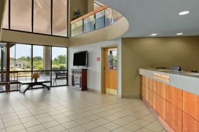 Photo 2 - Ramada by Wyndham Columbus North