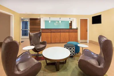 Photo 3 - Baymont by Wyndham Savannah Midtown