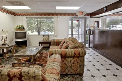 Photo 2 - Rodeway Inn Concord - Kannapolis