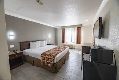 Photo 2 - Hospitality Inn San Bernardino/ Redlands