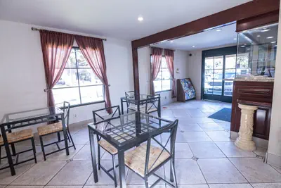 Photo 5 - Hospitality Inn San Bernardino/ Redlands