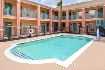 Photo 2 - Americas Best Value Inn Clute Lake Jackson