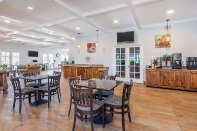 Photo 4 - Best Western Plus Hill House