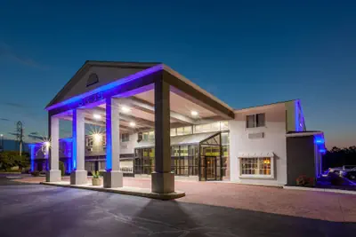 Photo 2 - Days Inn by Wyndham Sandusky / Cedar Point