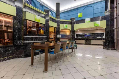 Photo 3 - Days Inn by Wyndham Sandusky / Cedar Point