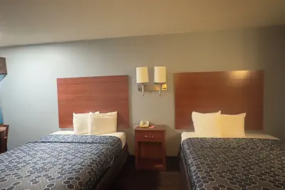Photo 3 - Econo Lodge Tucumcari Route 66