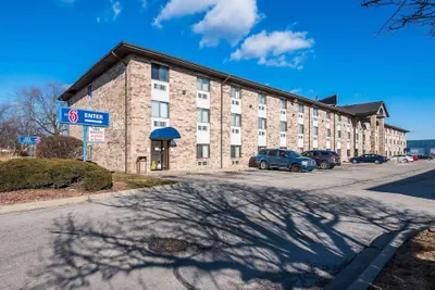 Photo 2 - Motel 6 Bridgeview, IL