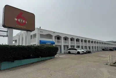 Photo 2 - Motel 6 Galveston, TX - Beach/Seawall