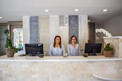 Photo 3 - Beachside Inn