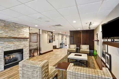 Photo 3 - Hampton Inn Hendersonville