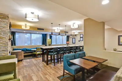 Photo 4 - Hampton Inn Hendersonville