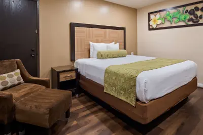 Photo 4 - Best Western Plus Glendale