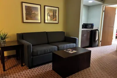 Photo 2 - Euro Suites Hotel